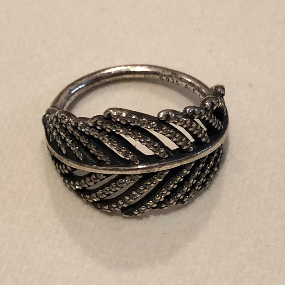 Pandora Light as a Feather Ring